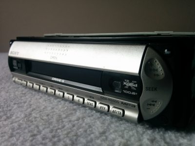 Sony CDX-R3300 Radio / Cd / Mp3 / Equalizzatore